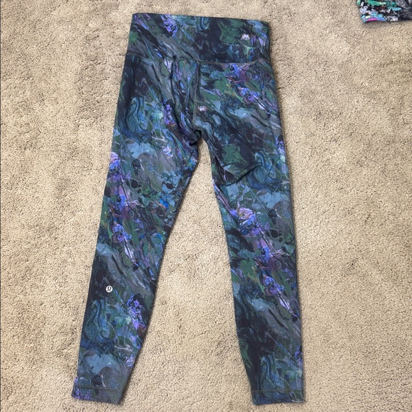 Lululemon Lot of Size 8 Leggings Fast and Free Base Pace 3 pairs!!! - Picture 11 of 12